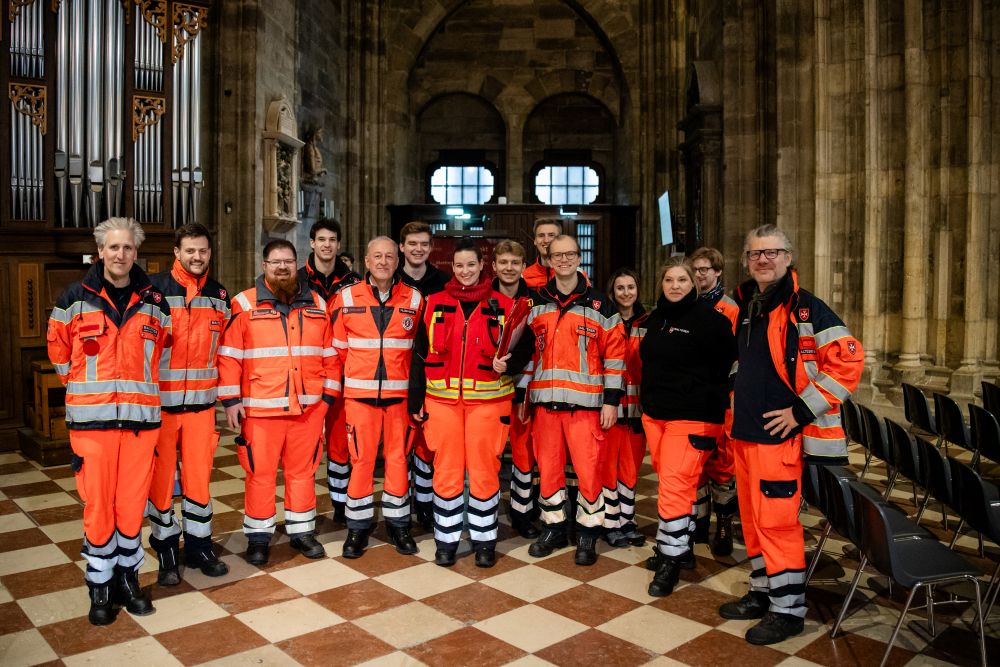 Ambulanz Grünwidl Weihe MHDA 2026 img 21 79 b1f5cad88d10d5f170e0 2026 Bischofsweihe Gruenwidl Making of 7 von 206