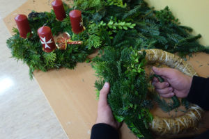 Malteser Tirol Adventkranzbinden 9