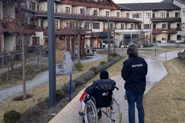 Herzenswunsch Malteser Tirol Anna W Seniorenheim Besuch Mutter 02